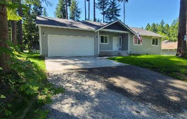 AVAILABLE 10/15/24. Like New RAMBLER  in Yelm gated community of ClearWood