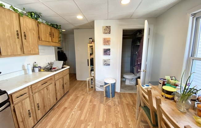 2 beds, 1 bath, $2,600, Unit 2