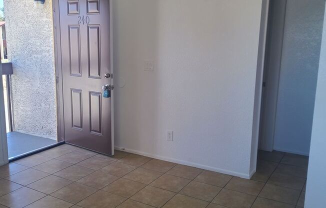 2 beds, 1 bath, 800 sqft, $1,095, Unit 240