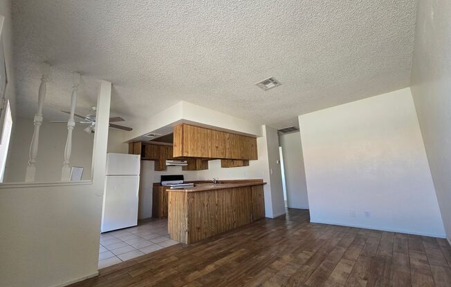A nice & cozy 1-bedroom, 1-bathroom upstairs condo