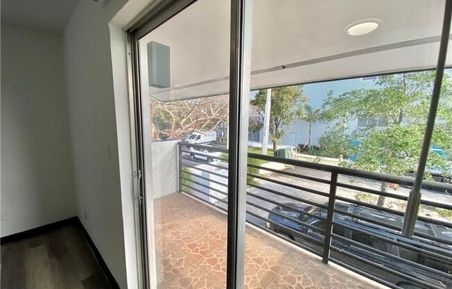 411 SE 10 ST