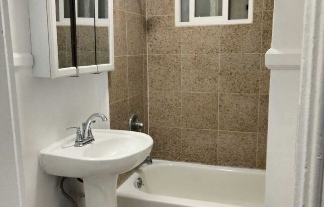 Studio, 1 bath, $1,395