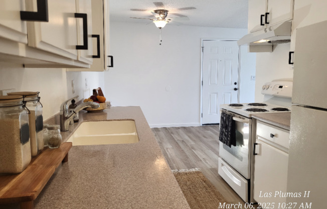 2364 Las Plumas Ave