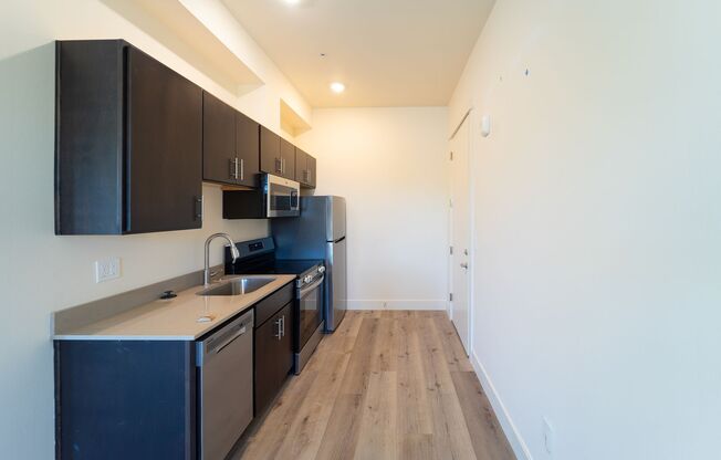 2 beds, 1 bath, 644 sqft, $1,725, Unit 1401