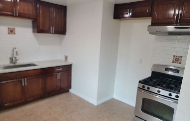 2 beds, 1 bath, $1,995