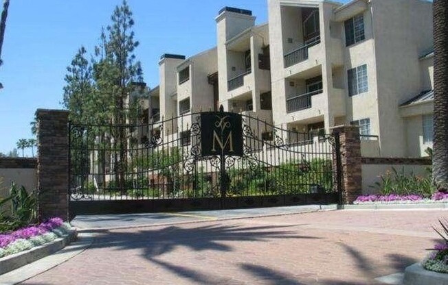 2 beds, 2 baths, 920 sqft, $2,695, Unit 204