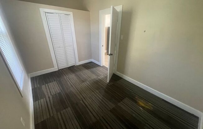 3 beds, 1 bath, $2,000, Unit 7927 # 2