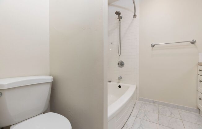 2 beds, 1 bath, 970 sqft, $2,395, Unit 009