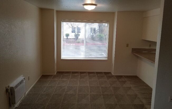 3 beds, 1 bath, 1,140 sqft, $1,500