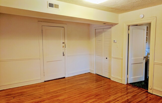 2 beds, 1 bath, $1,395, Unit Apt. 03