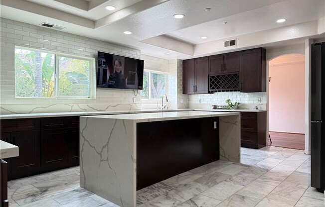 9030 HAYVENHURST AVE