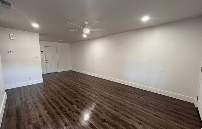 2 Bed/1bath Duplex w/ Garage - 78704