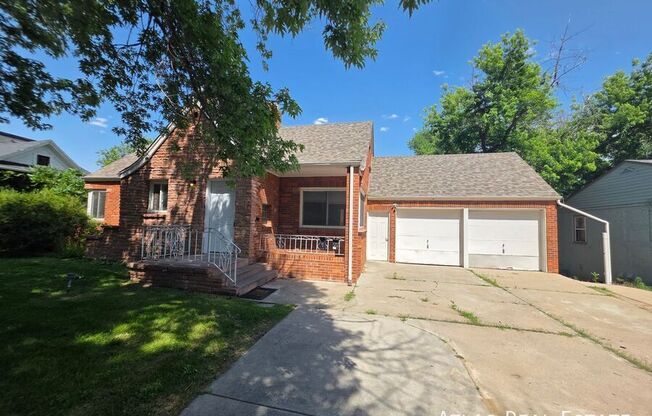 2208 N 10 AVE