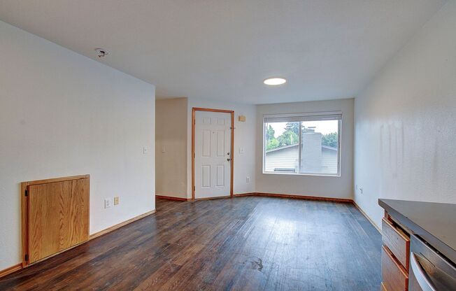 Spacious 3bd 2.5ba Unit in 4Plex - Avail. Now!