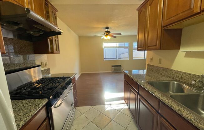 2 beds, 1 bath, 900 sqft, $2,300