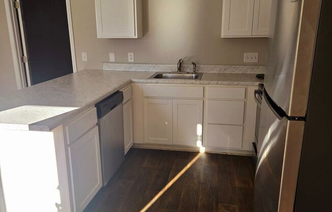 1 bed, 1 bath, 700 sqft, $925, Unit 1018 E Barton St Apt 1018-C