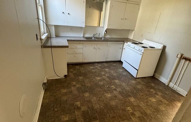 $725 - 2 bed 1 bath - Single Family Home