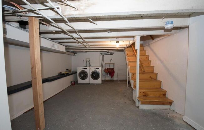 Gorgeous 2-Bedroom Townhouse in Point Breeze! Available mid-June!