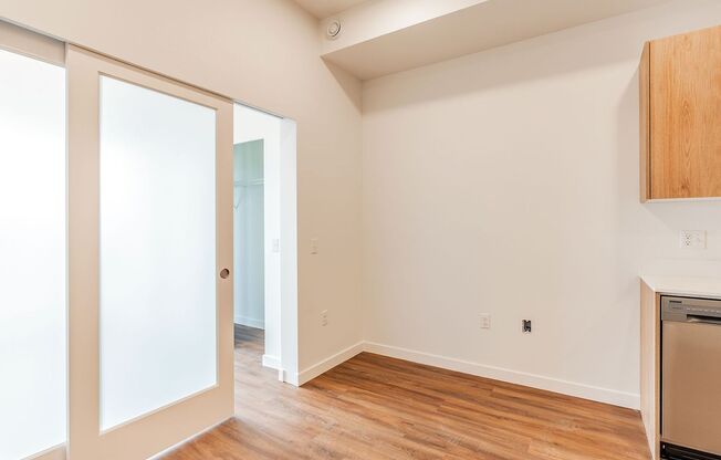 1 bed, 1 bath, 445 sqft, $1,515, Unit atrium court