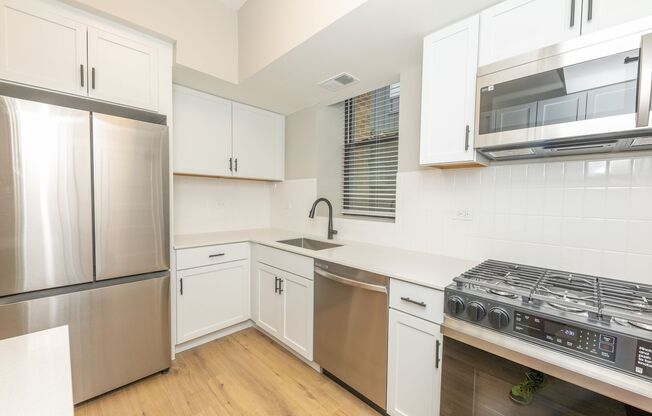 Renovated Units Blocks From The Lake and Downtown Evanston!