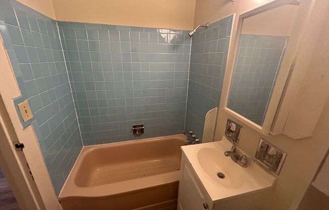 1 bed, 1 bath, $975, Unit 808