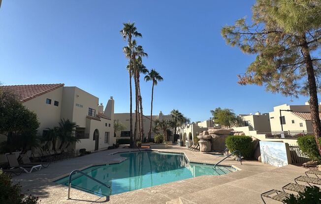 Kyrene and Chandler Blvd, Townhouse, 2 primary bedrooms, 1 car garage, private patio