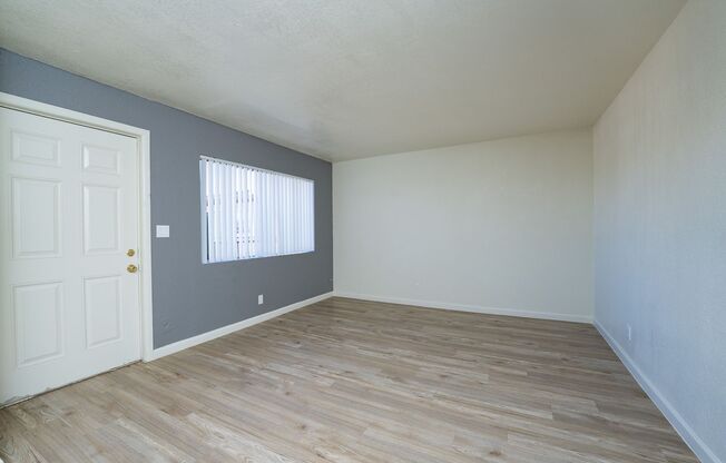 2 beds, 1 bath, $1,245, Unit 26