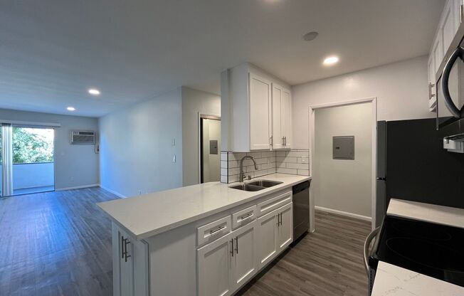1 bed, 1 bath, 695 sqft, $1,998, Unit 317