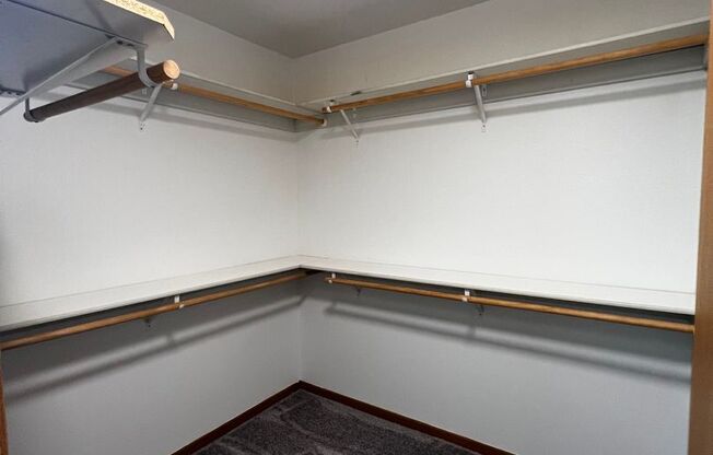 3 beds, 2.5 baths, 2,200 sqft, $1,895, Unit 4715 North