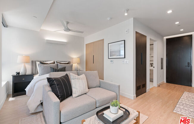 Studio, 1 bath, 375 sqft, $2,795, Unit 611