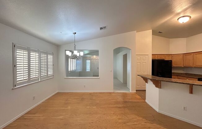 Cozy Single Story Home in Silverado Ranch!