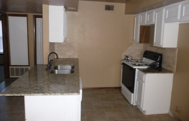 2 beds, 2 baths, $795