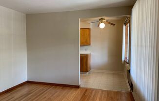 W1317 - Hudson's Bay Court