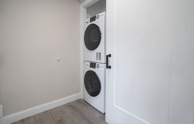 1 bed, 1 bath, 800 sqft, $2,300, Unit 2