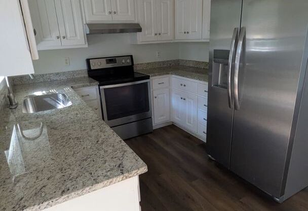 Charming 5 Bed/2 Bath home in Riverdale!