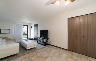 2 beds, 1 bath, $725, Unit 110