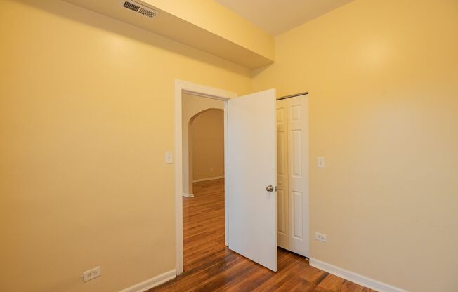 3 beds, 1 bath, $1,800, Unit 2