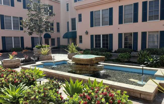 Lindbrook Manor Apartments Courtyard