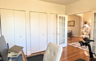 2 beds, 1 bath, 833 sqft, $2,200, Unit 42