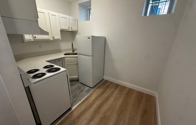 1 bed, 1 bath, $3,100, Unit B2