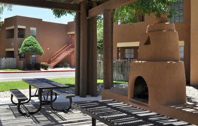 Apartments near Santa Fe community college with outdoor pergola and picnic area