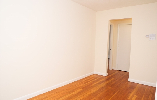 3 beds, 1 bath, 999 sqft, $3,550, Unit 21A