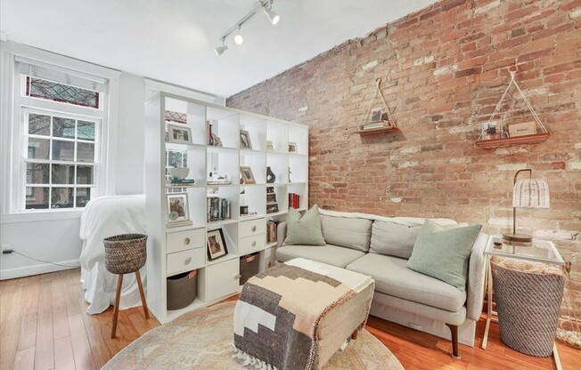 21 Temple St