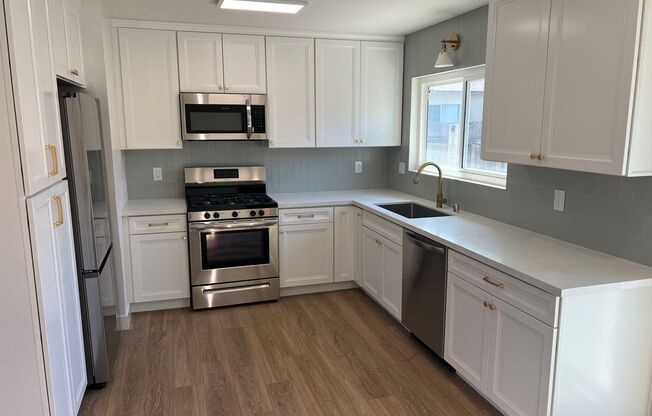 **Newly Renovated 3BD/2BTH Single Family House with Large Back Yard
