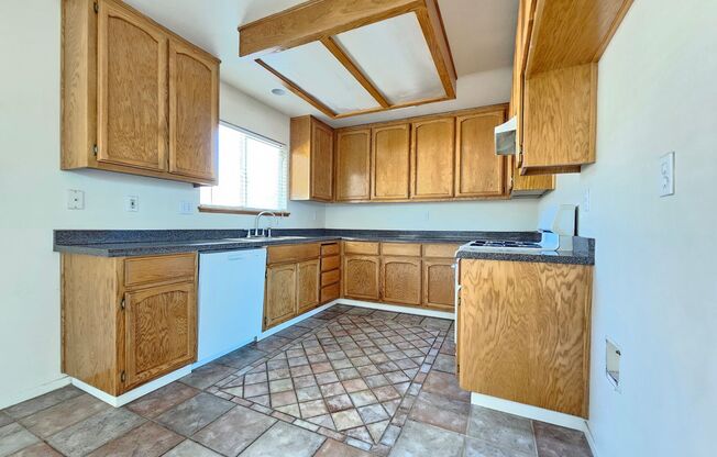 922 W SULLIVAN AVE