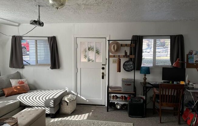 1 bed, 1 bath, 640 sqft, $1,025, Unit 224 E 400 N