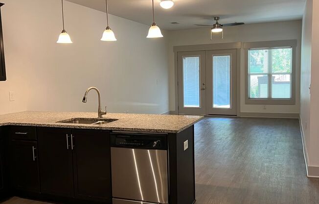 2 beds, 2 baths, 940 sqft, $2,900, Unit Heritage East- Unit 101