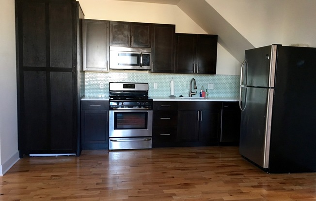 1 bed, 1 bath, 700 sqft, $1,550