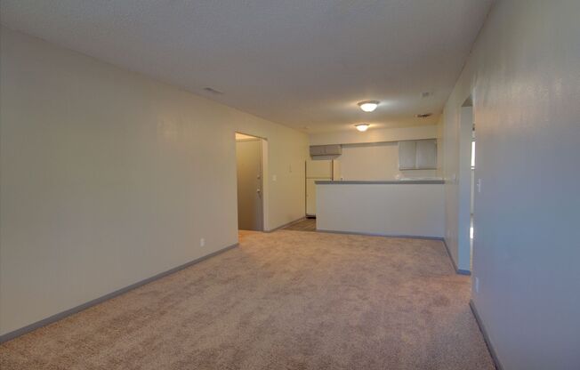 2 beds, 1 bath, 975 sqft, $995, Unit 2440 #1