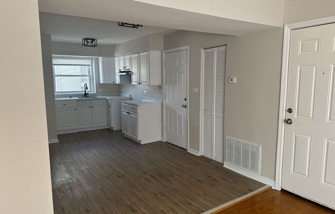 1 bed, 1 bath, $1,300, Unit 5451-1N